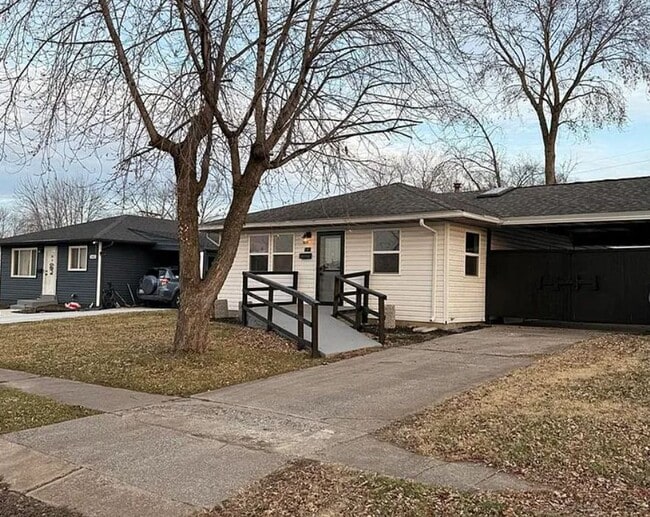 Building Photo - 141 Briarmoor Ln