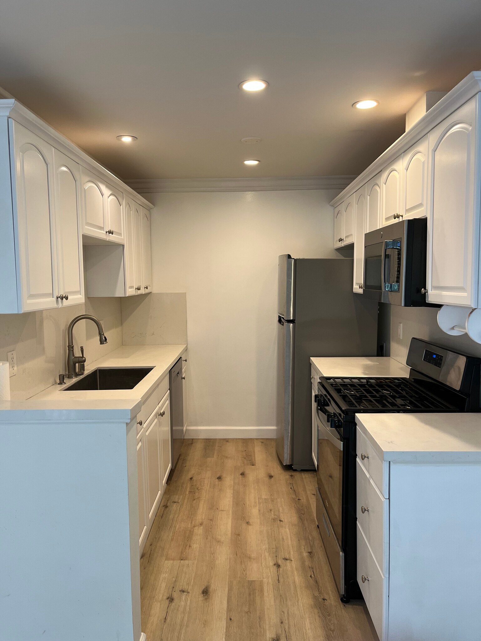 Galley kitchen with new appliances - 1021 5th St