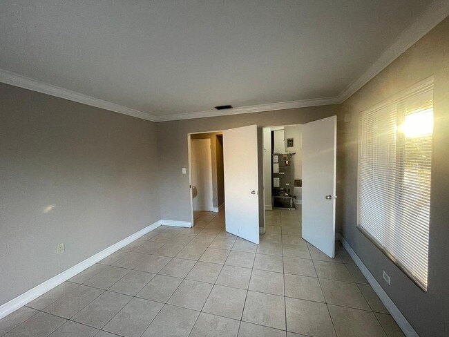 Building Photo - 1830 Maravilla Ave