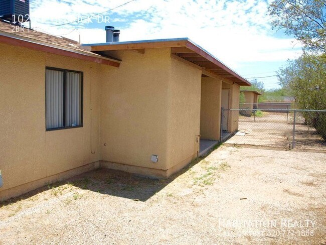 Building Photo - August Pre-Lease!! 2Bed/1Bath Hedrick Acre...