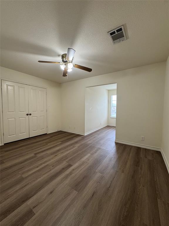 Building Photo - 220 Sandstone Dr