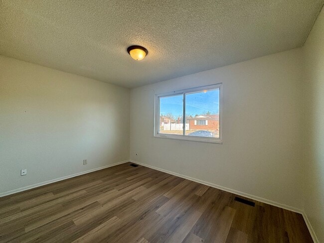 Building Photo - Spacious 5-Bedroom Single-Family Home with Fenced Yard & Garage