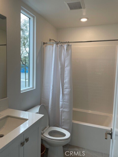 Building Photo - 1860 S Westside Dr