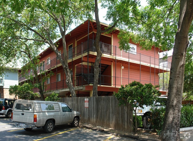Building Photo - The Carrells Apartments
