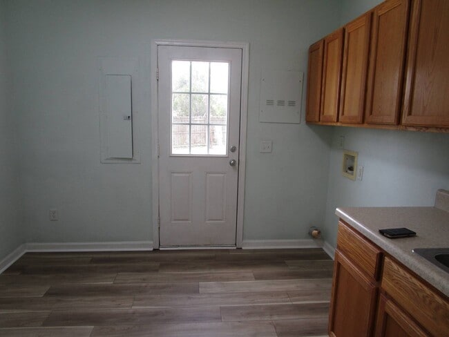 Building Photo - 6111 Shorewood Way