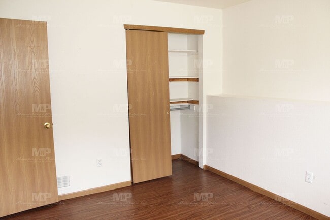 Building Photo - 520 S Howes St