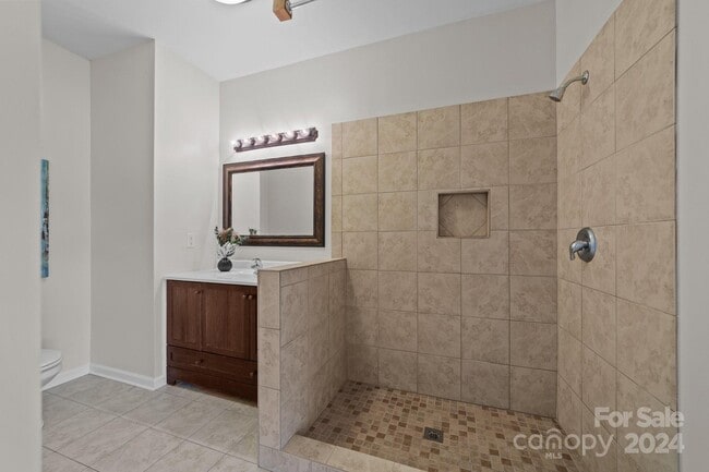 Building Photo - 9440 Wallace Pond Dr