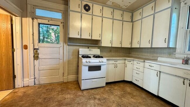 Building Photo - $2,300 | 4 Bedroom, 2 Bathroom Multi Floor...