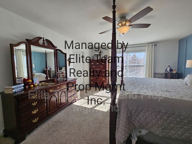 Building Photo - 990 Pennington Dr