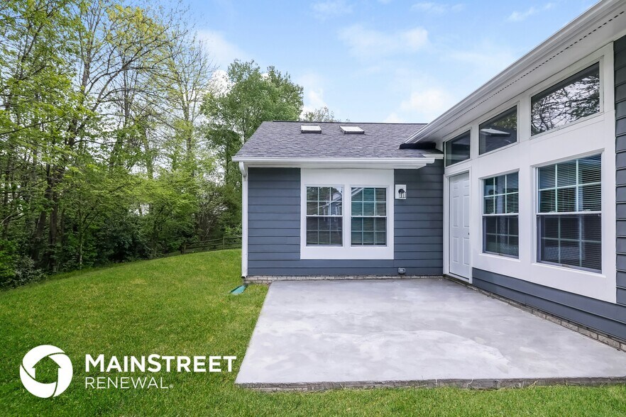 Building Photo - 10005 Dunfries Rd