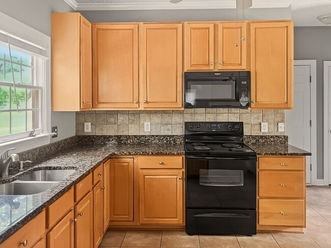 Building Photo - 3108 Summer Oaks Dr