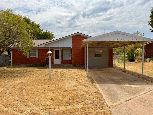 Building Photo - 1204 2nd Pl