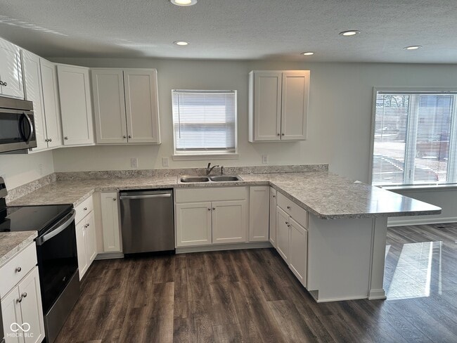 Building Photo - 103 S Nebraska St