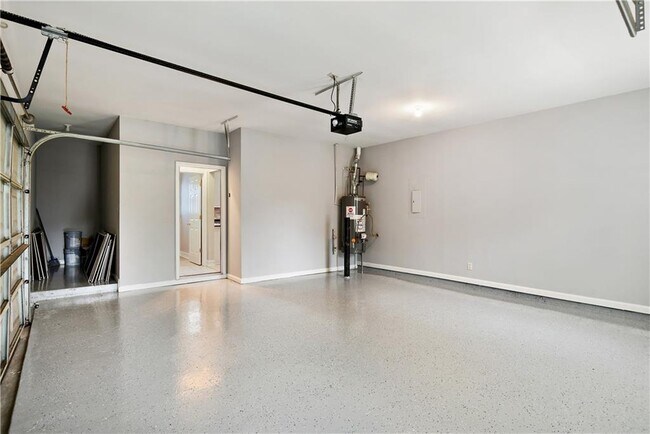 Building Photo - 2065 N Bethany Creek Dr