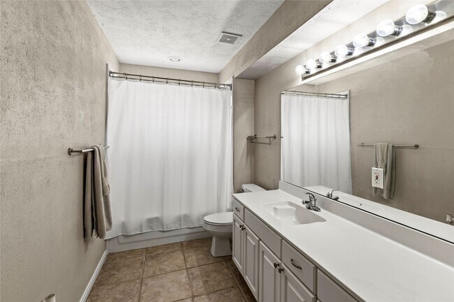 Building Photo - 170 April Cove