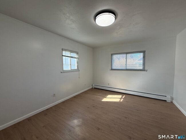 Building Photo - 35 Early Ave