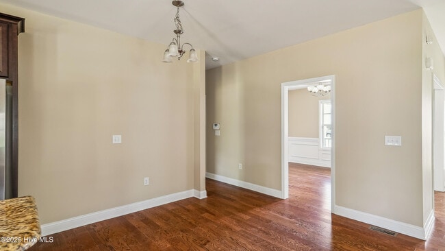Building Photo - 110 Queens Cove Way