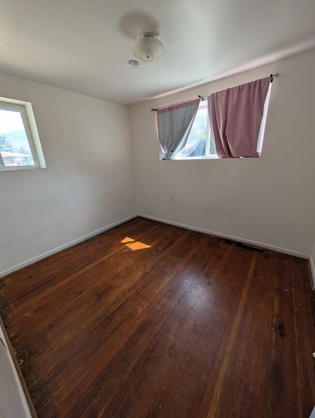 Building Photo - 504 W 100 N