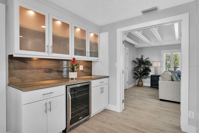 Building Photo - 6440 3rd Palm Point