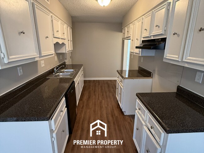 Building Photo - 4627 Chelwood Dr