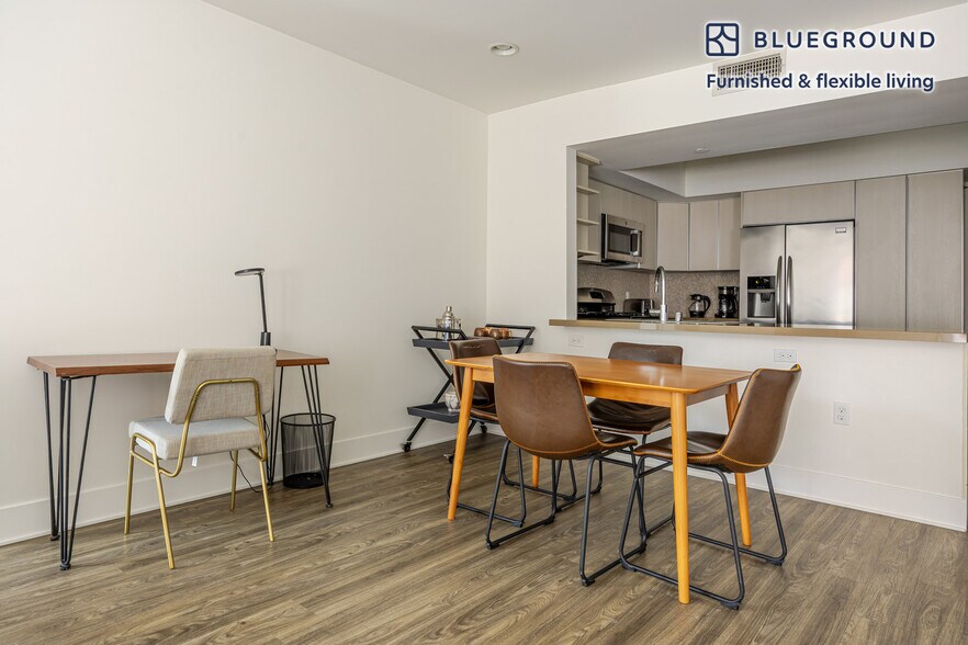 Building Photo - 10473 Santa Monica Blvd