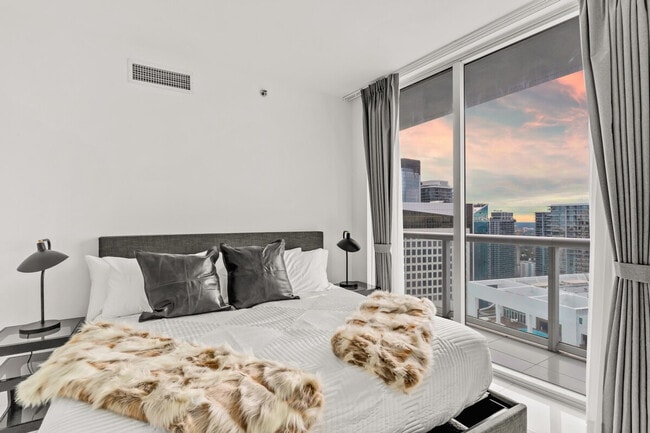 Building Photo - 631 Brickell Ave