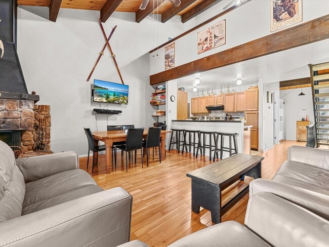 Building Photo - LONG-TERM RENTAL: Updated Townhome in Prime Location! 2 Bedrooms & Loft, Fully Furnished!