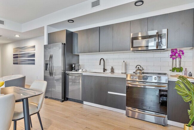 Building Photo - 398 NE 5th St