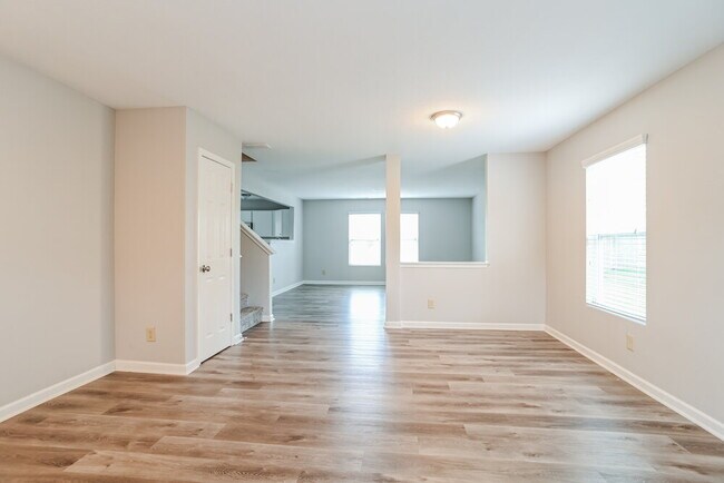 Building Photo - 13921 Lawrence Farm Ln