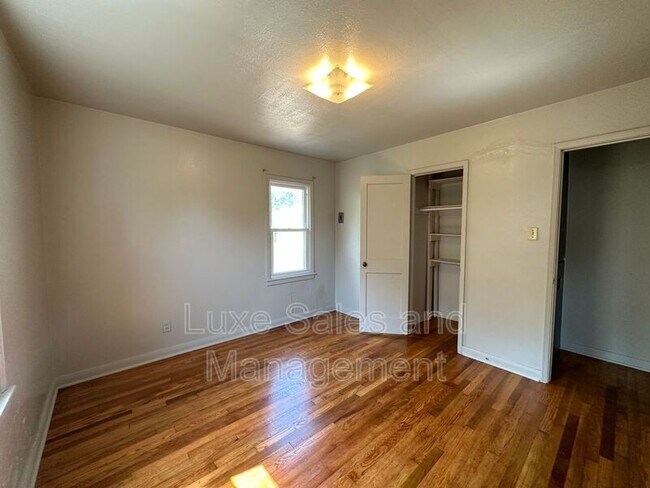 Building Photo - 206 E Myrtle Dr