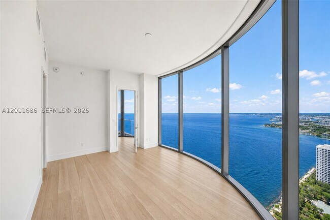 Building Photo - 175-125 3303