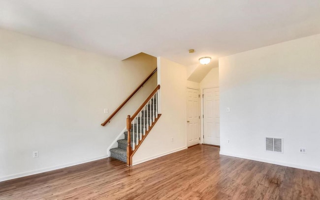 Building Photo - Stunning 2bd/2.5ba TH nestled within the prestigious Belmont Country Club!