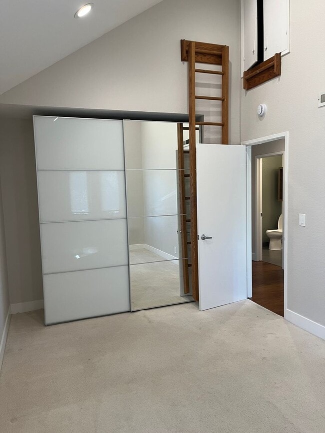 Building Photo - Modern Living Steps from Downtown Mountain View Shopping & Dining!