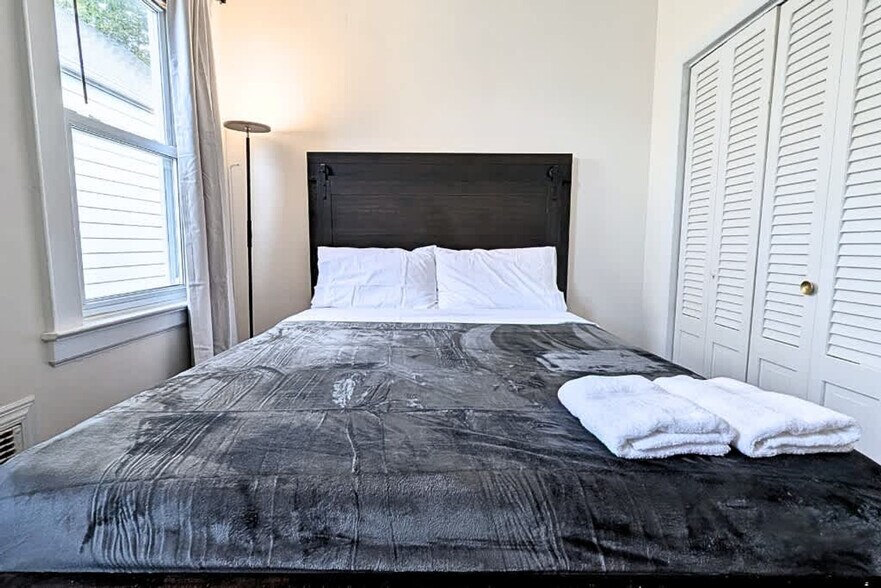 Building Photo - 108 Gotthart St