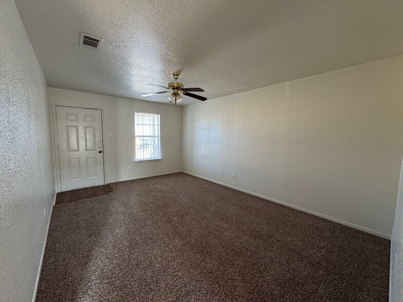 Building Photo - 3400 Cantabrian Dr