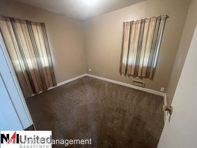 Building Photo - 3 br, 1 bath House - 2416 S Clinton