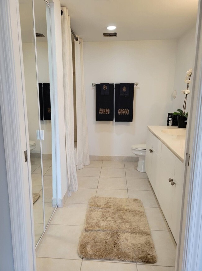 Building Photo - 4401 Crystal Lake Dr