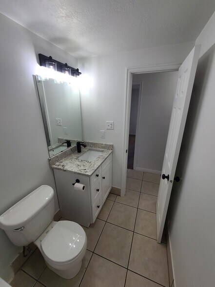 Building Photo - 1024 N 600 W