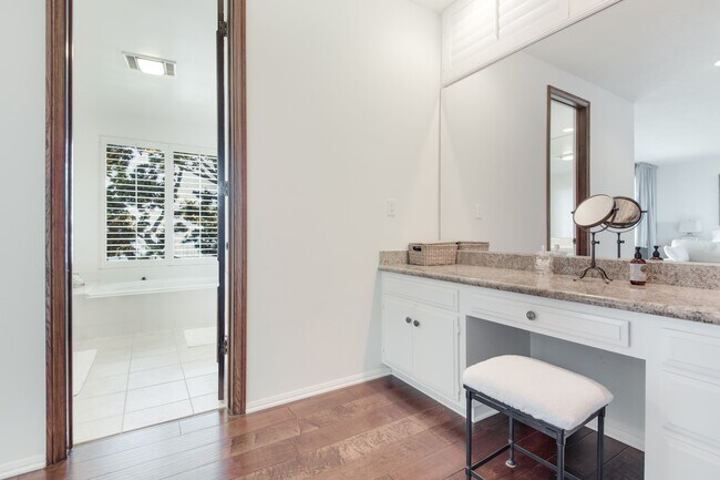 Building Photo - 29008 Cliffside Dr
