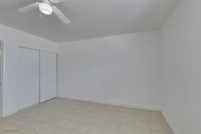 Building Photo - 6987 Mendon Ln