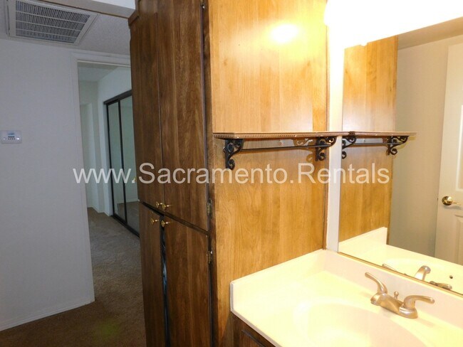 Building Photo - 750 Del Verde Cir