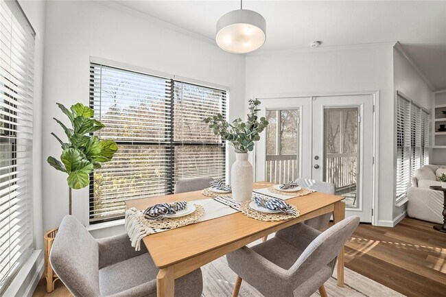 Building Photo - 6501 Columbia Oaks Ct