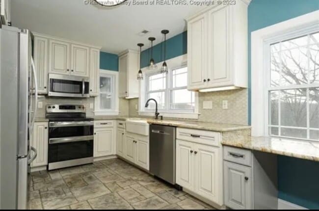 Building Photo - 204 Angel Terrace