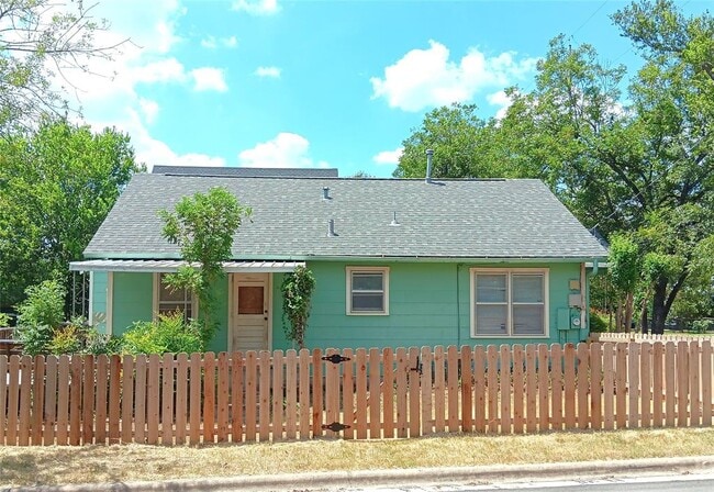 Building Photo - 513 E 46th St