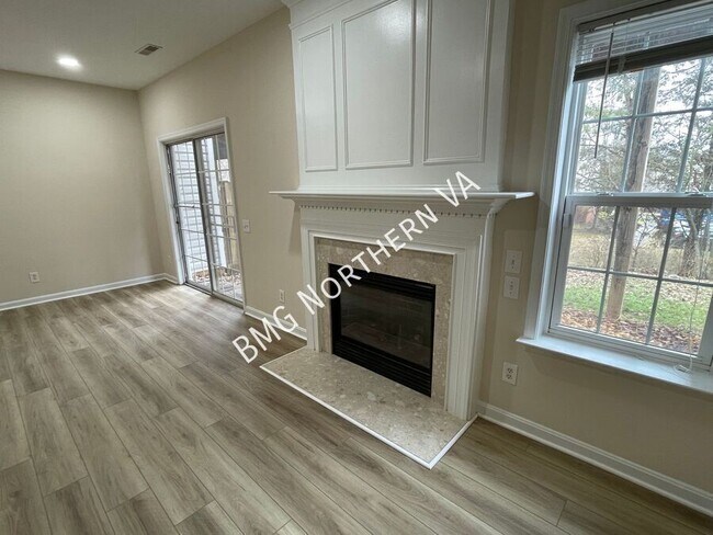 Building Photo - 22525 Maison Carree Square