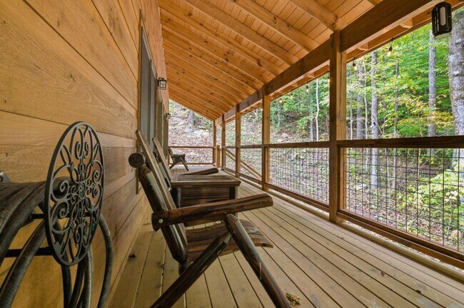 Building Photo - 3045 Jones Creek Ln