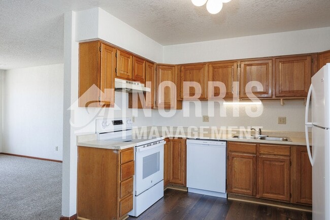 Building Photo - 15054 S Yava Rd