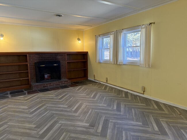 Building Photo - 43 Pleasant View St