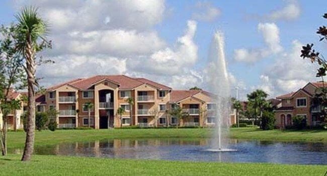 Building Photo - 301 SW Palm Dr