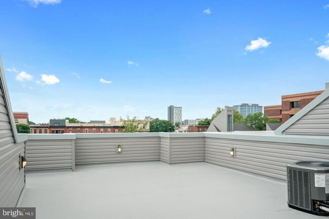 Building Photo - 1640 Cambridge St